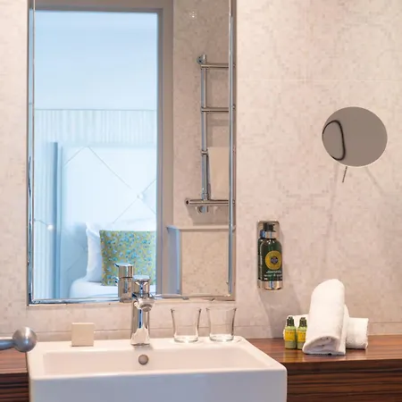 Hotel Le Parisis - Tour Eiffel 4*