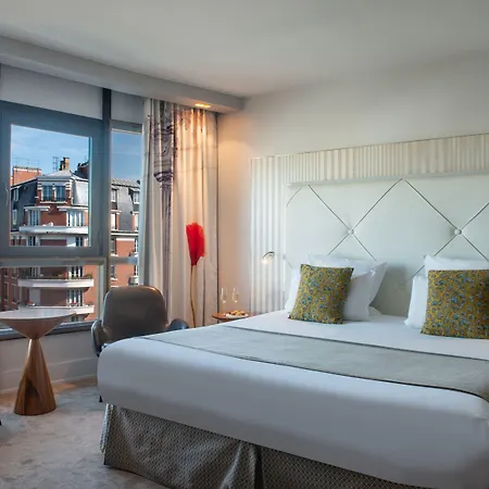 Hotel Le Parisis - Tour Eiffel