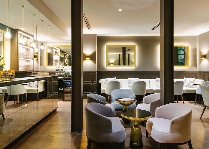 Hotel Le Parisis - Tour Eiffel 4*