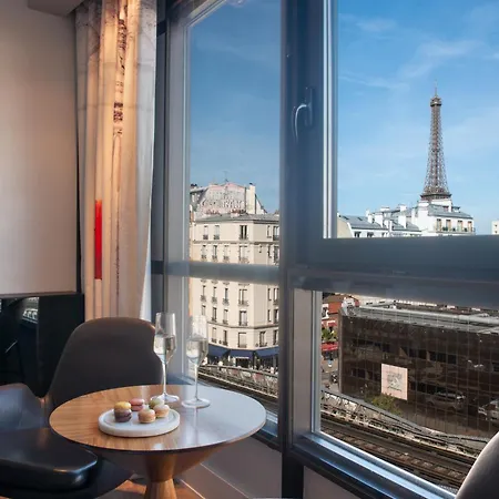 Отель Le Parisis - Tour Eiffel Париж