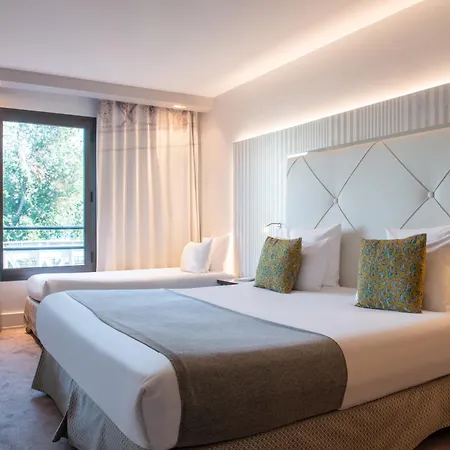 Hotel Le Parisis - Tour Eiffel 4*