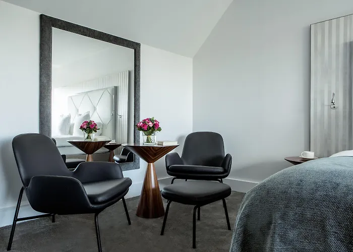 Hotel Le Parisis - Tour Eiffel 4*